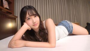 【初撮り】清純系配信者が小悪魔に変身！巨根を奥まで迎え入れる激グラインド騎乗位