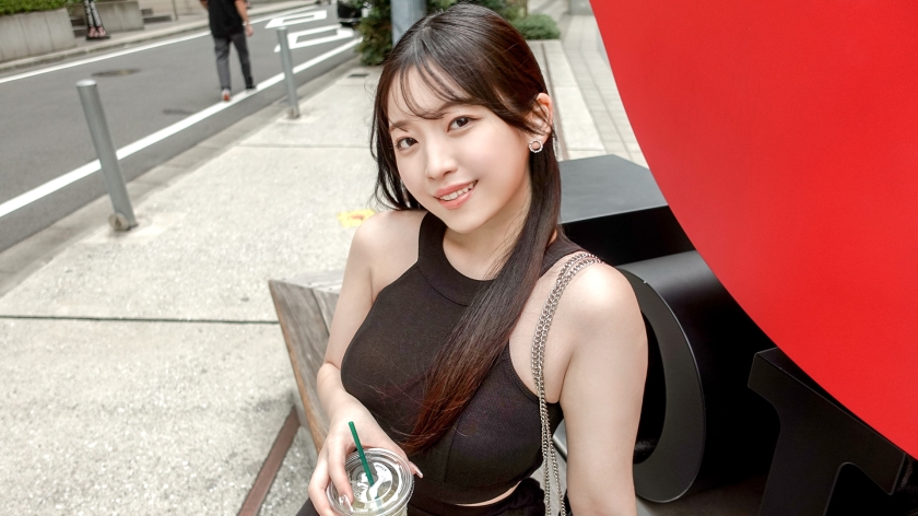 色白黒髪の22歳がSEXで豹変！超絶ご奉仕フェラにバックでイキまくり！